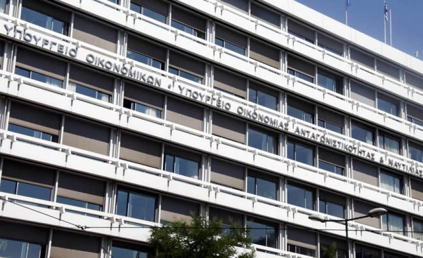 Στρωμένη με… κάνναβη η ταράτσα του Υπουργείου Οικονομικών – Διαβάστε το λόγο
